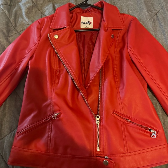 Red jacket - Picture 2 of 6